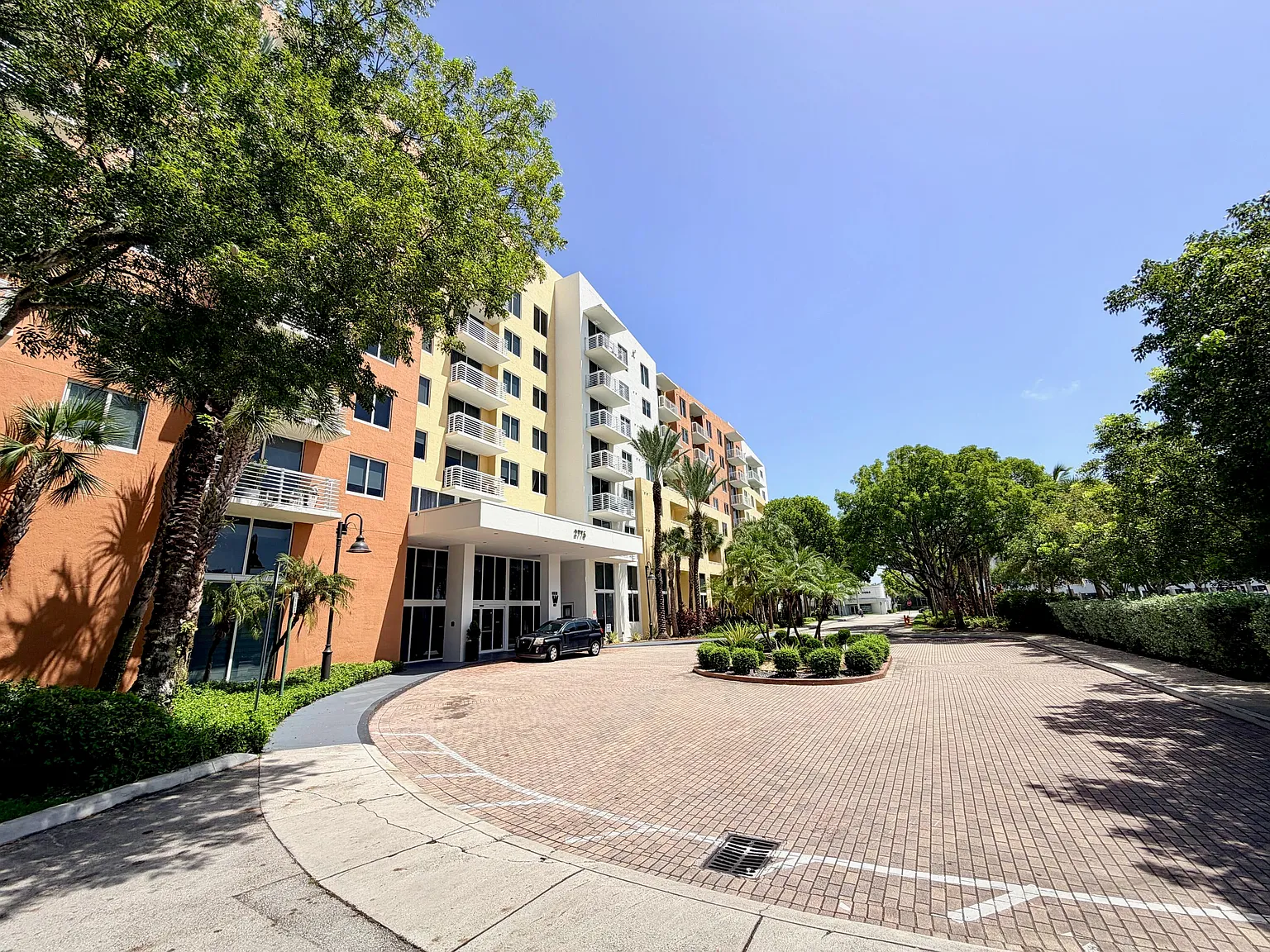 2 bed, 2.0 bath, 1081 sqft, $2,700 — Photo 1
