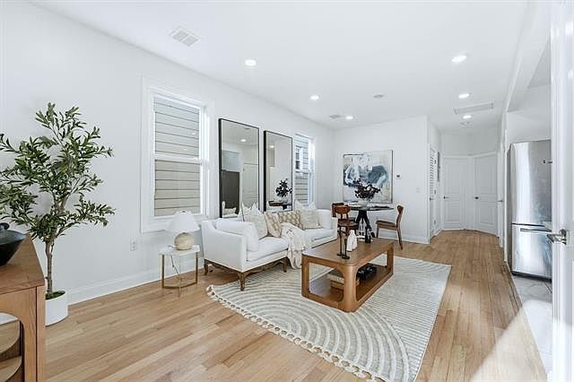 1st image of 23 Randolph Ave #2