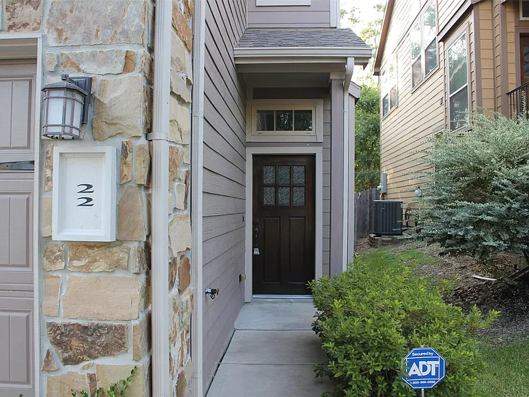 22 Cheswood Manor Dr — Photo 2