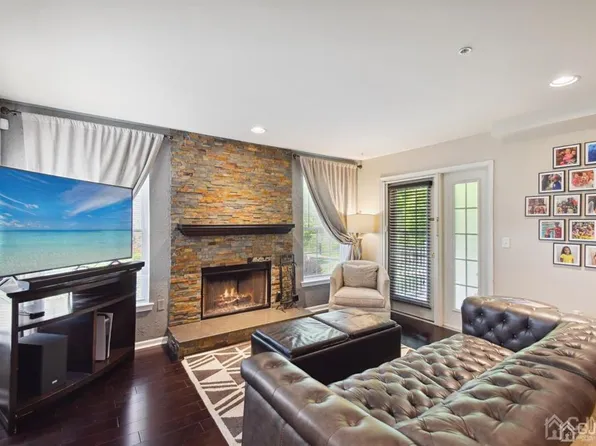 108 Chariot Ct, Piscataway, NJ 08854