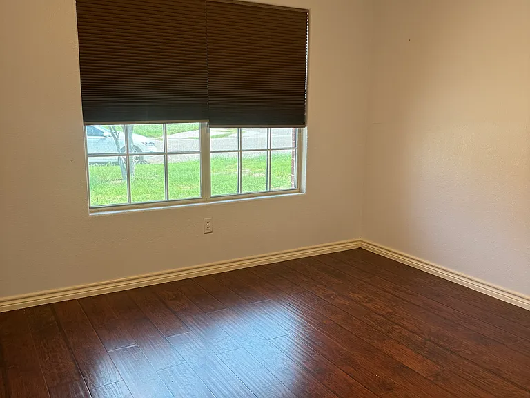 5229 Brewster Dr — Photo 8