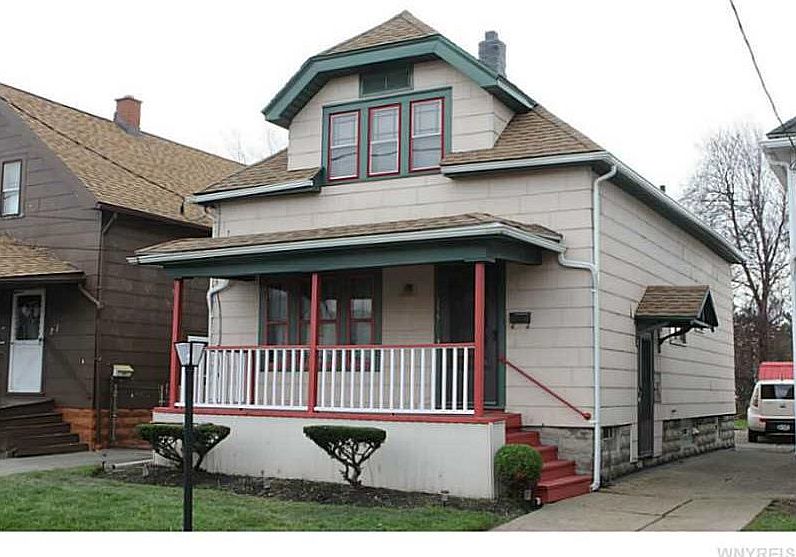 1st image of 155 Roosevelt Ave