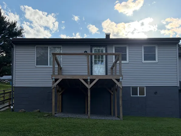 171 Bessemer St, Tarentum, PA 15084