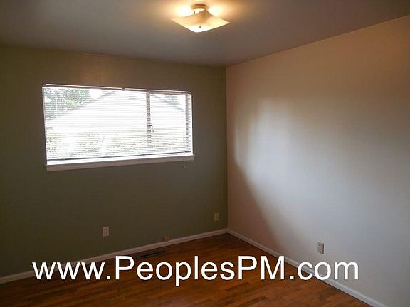3rd image of 3716 101st St SW