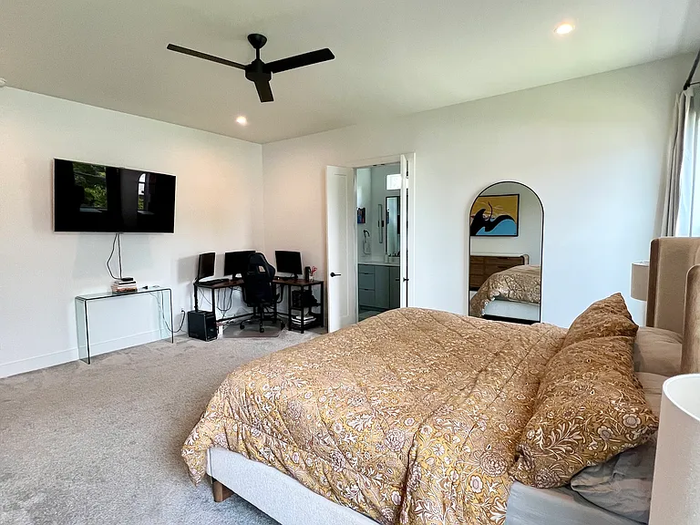2407 Crossman Ave — Photo 12