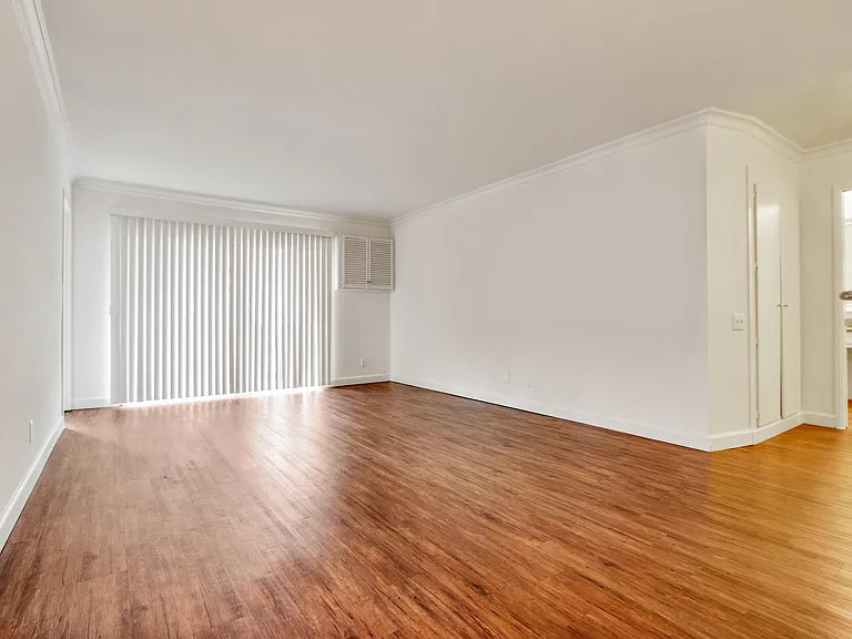 Woodcliff Apartments — Photo 84
