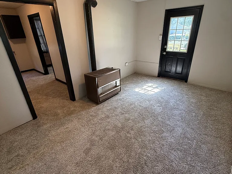 205 Graham St — Photo 2