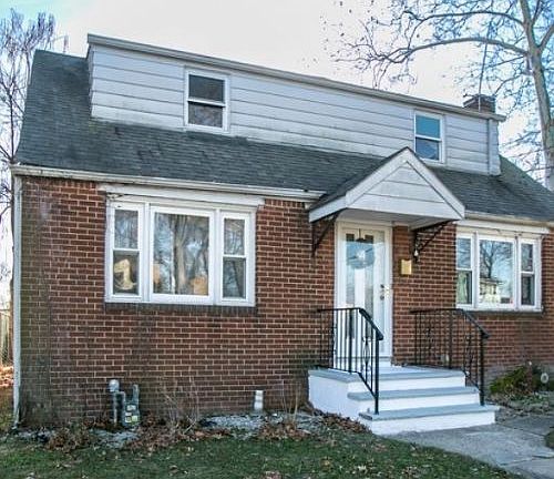 2nd image of 821 E Milton Ave