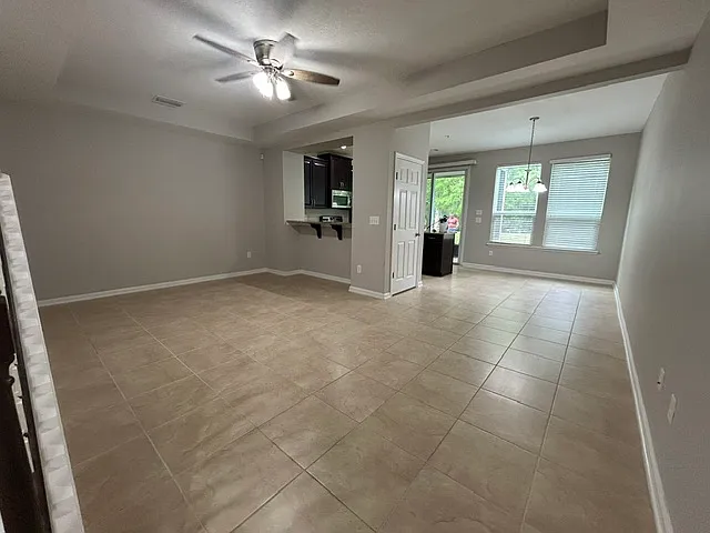 3 bed, 2.5 bath, 1678 sqft, $2,150 — Photo 2