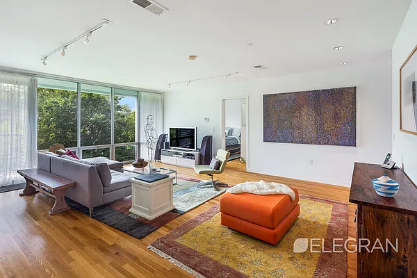 Rented by (Legacy) Elegran | media 9