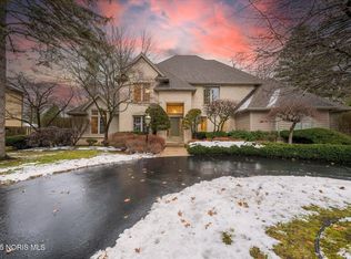 4810 Forest Hill Dr, Toledo, OH 43623