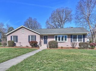 829 Bridlepath Ln, Charlotte, NC 28211