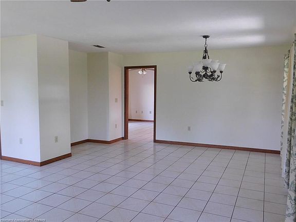 5th image of 180 Park Land Dr