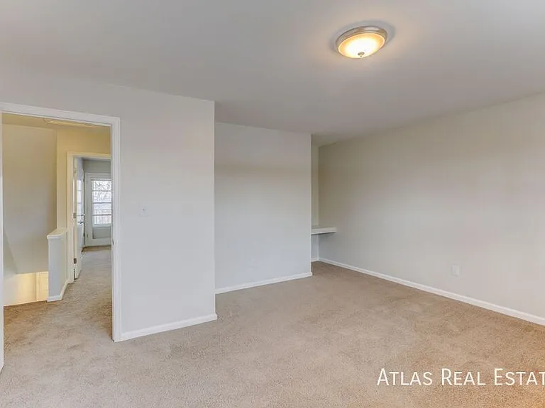 2565 Iris St — Photo 9
