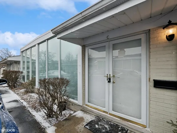 1868 Grove St APT C, Glenview, IL 60025