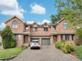 421 Central Blvd, Fort Lee, NJ 07024