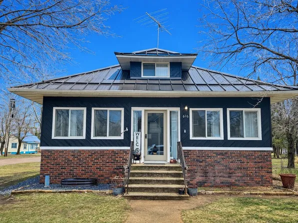 616 NE 3rd St, Marion, WI 54950