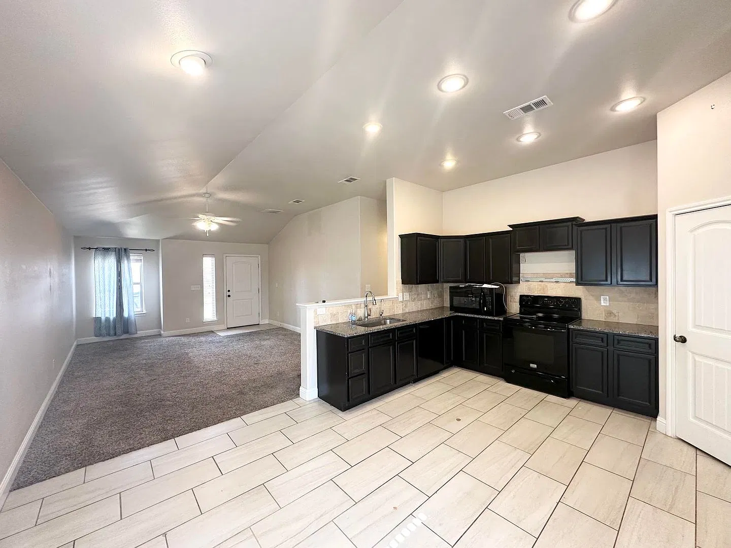 3 Bedroom 2 Bathroom For Rent North Odessa Texas — Photo 4