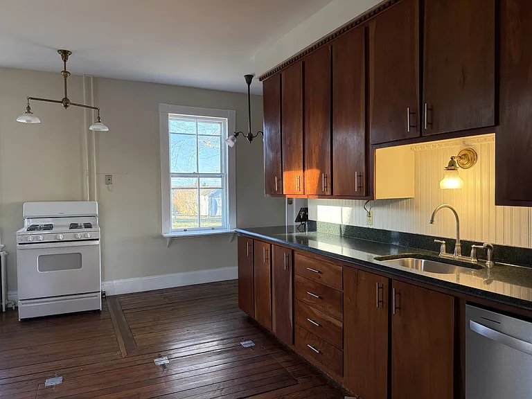 Walcott Ave — Photo 11