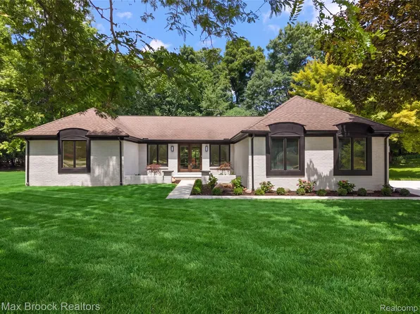 5218 Cherokee Ct, Troy, MI 48098