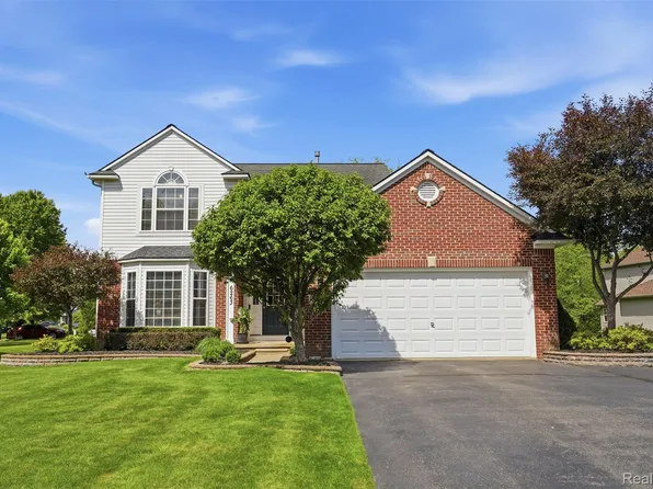 6263 Shadetree Ct, Howell, MI 48843