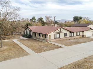 20319 Seneca Rd, Apple Valley, CA 92307