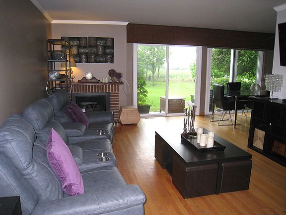 3rd image of 349 Sandalwood Ln