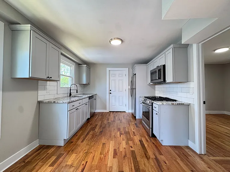 35 Dana St — Photo 2