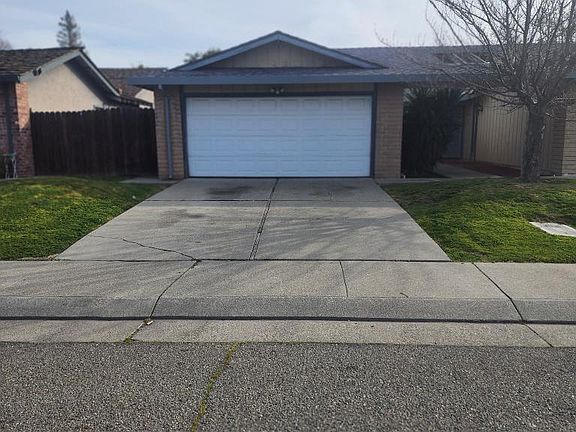 2nd image of 1542 Silver Creek Cir #1542
