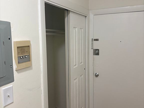 3rd image of 527 Beacon St #10