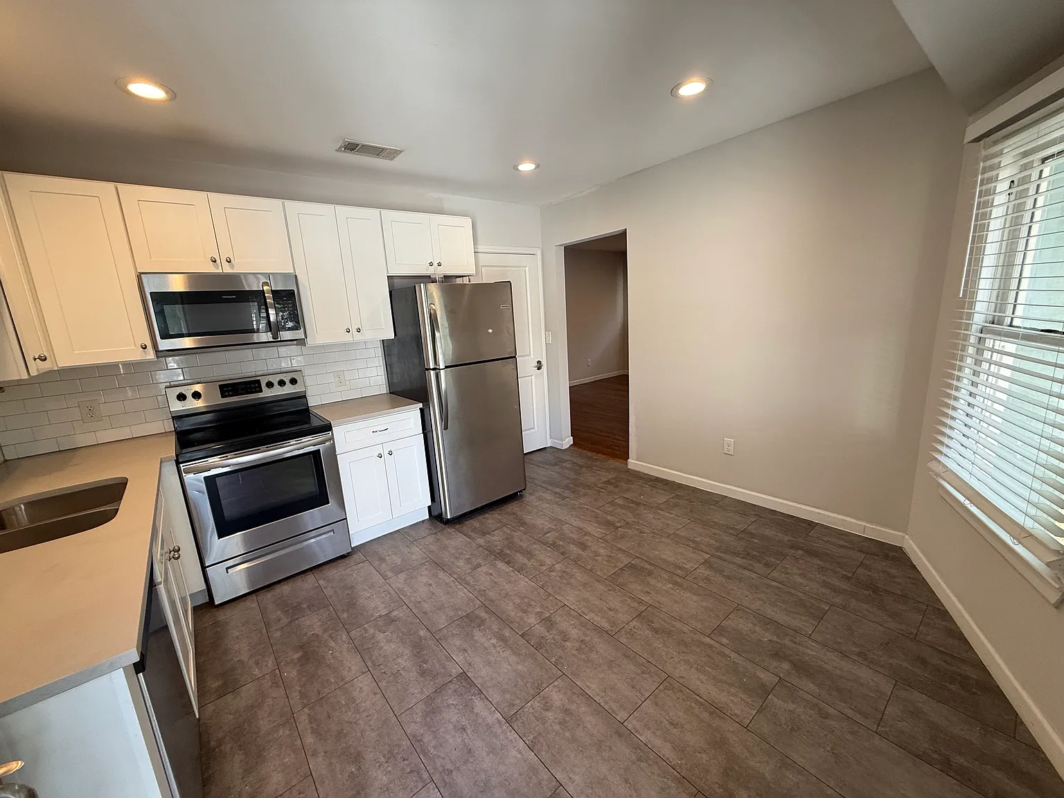 1 bed, 775 sqft, $1,350 — Photo 4