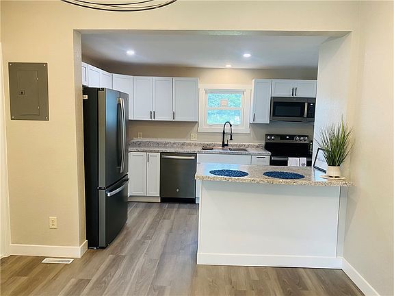 4th image of 1028 Garfield Avenue