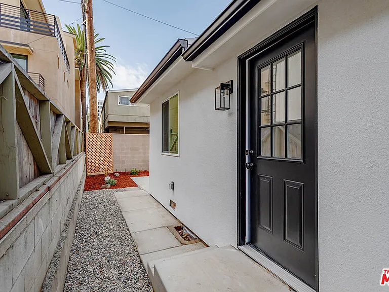 253 S Catalina Ave — Photo 6
