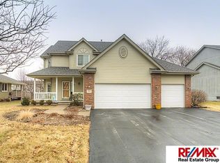 303 Fall Creek Rd, Papillion, NE 68133