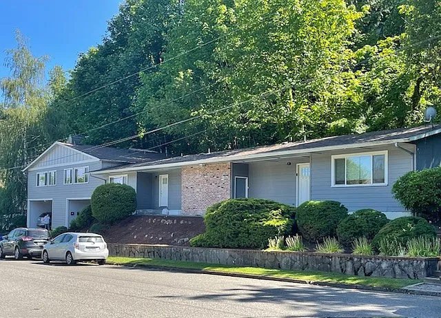 Building Photo - 1412 SW Custer Dr #3