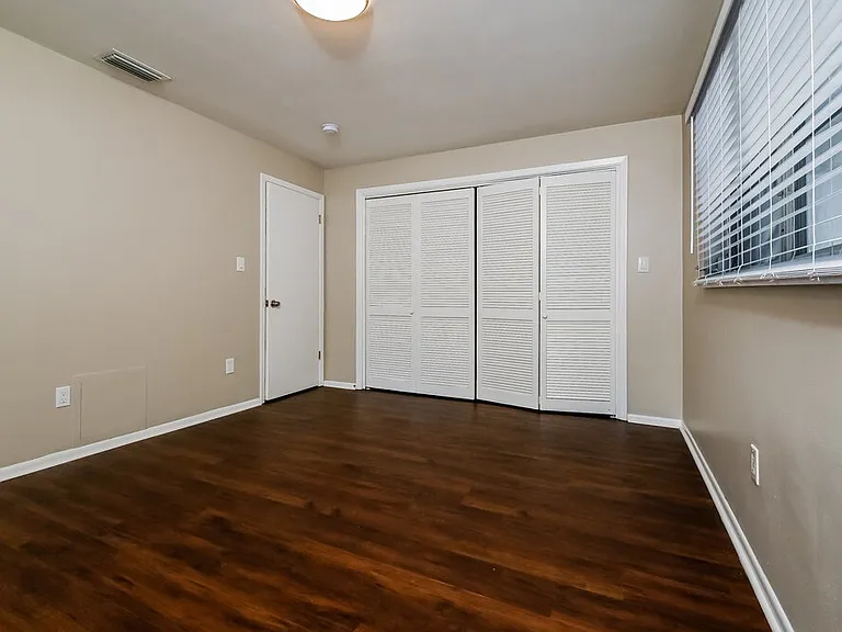 712 Canterbury Rd — Photo 14