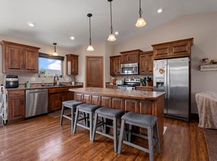 6025 Reily Rd, Bismarck, ND 58504