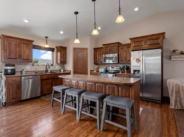 6025 Reily Rd, Bismarck, ND 58504