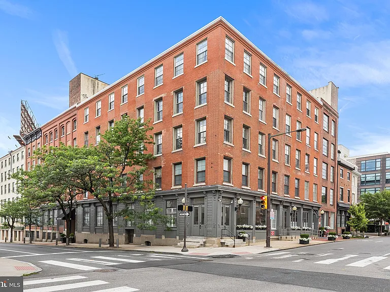 205 N 4th St #11-F5 — Photo 2