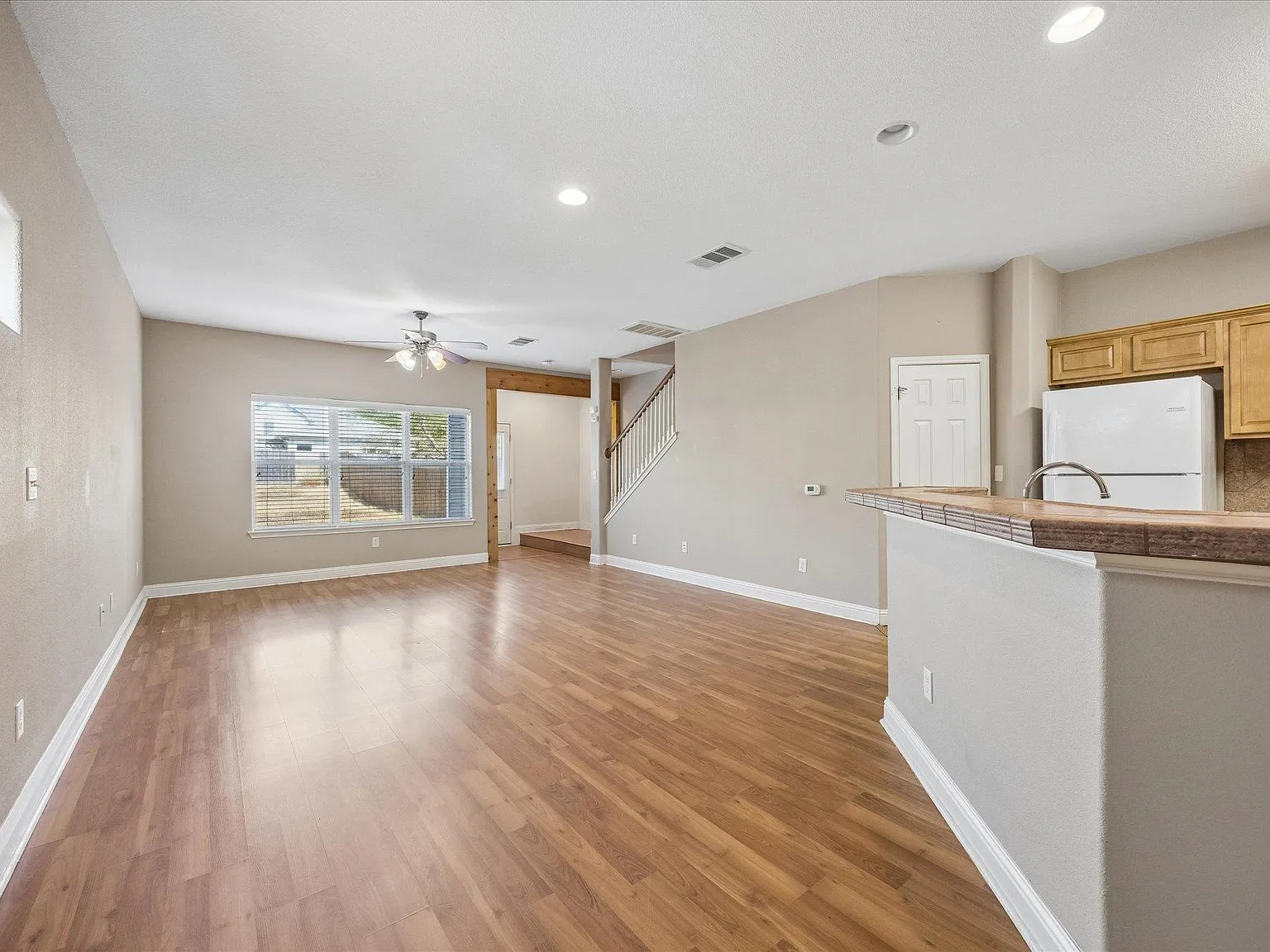 3 bed, 2.5 bath, 1350 sqft, $1,850 — Photo 3