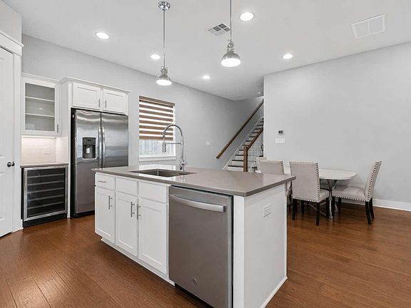 4th image of 909 Oak St #A