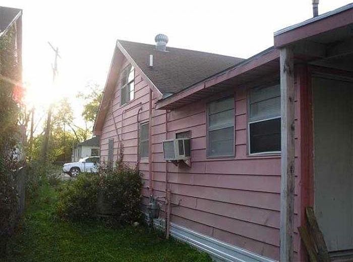 2nd image of 4621 Hartel St