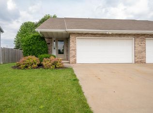 1817 Meadowview Ln, Little Chute, WI 54140