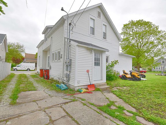 2nd image of 318 S Illinois St
