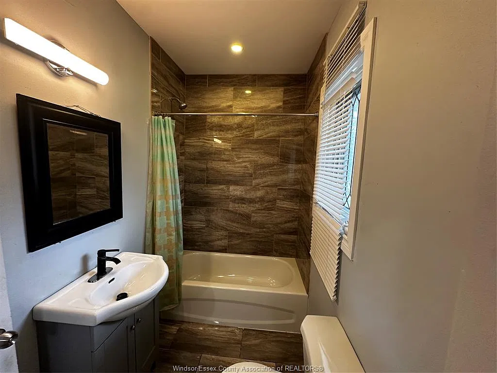 4 bed, 1.5 bath, $1,900 — Photo 4