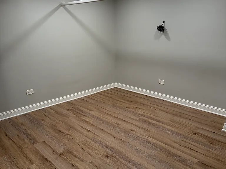 2223 S Ridgeway Ave #BASEMENT — Photo 3