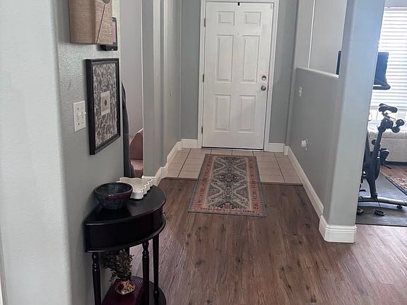 3rd image of 1004 Chateau Cir