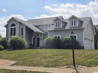 16 Cranford Dr, Washington, IL 61571