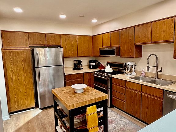 3rd image of 1353 Ridgefield Cir #1353