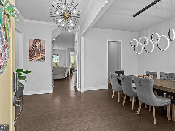 4th image of 1391 Crestwind Rd NW